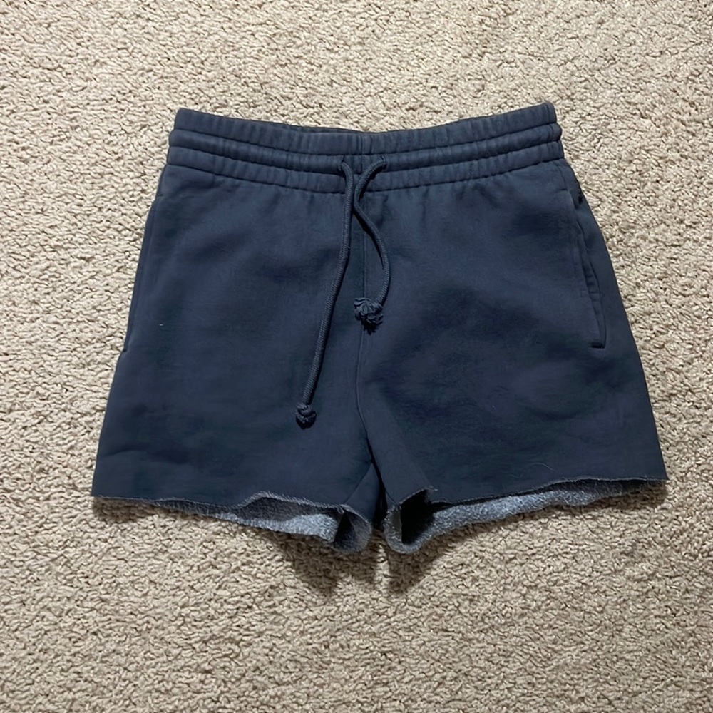 Aritzia Tna Fleece Shorts - Picture 3 of 14